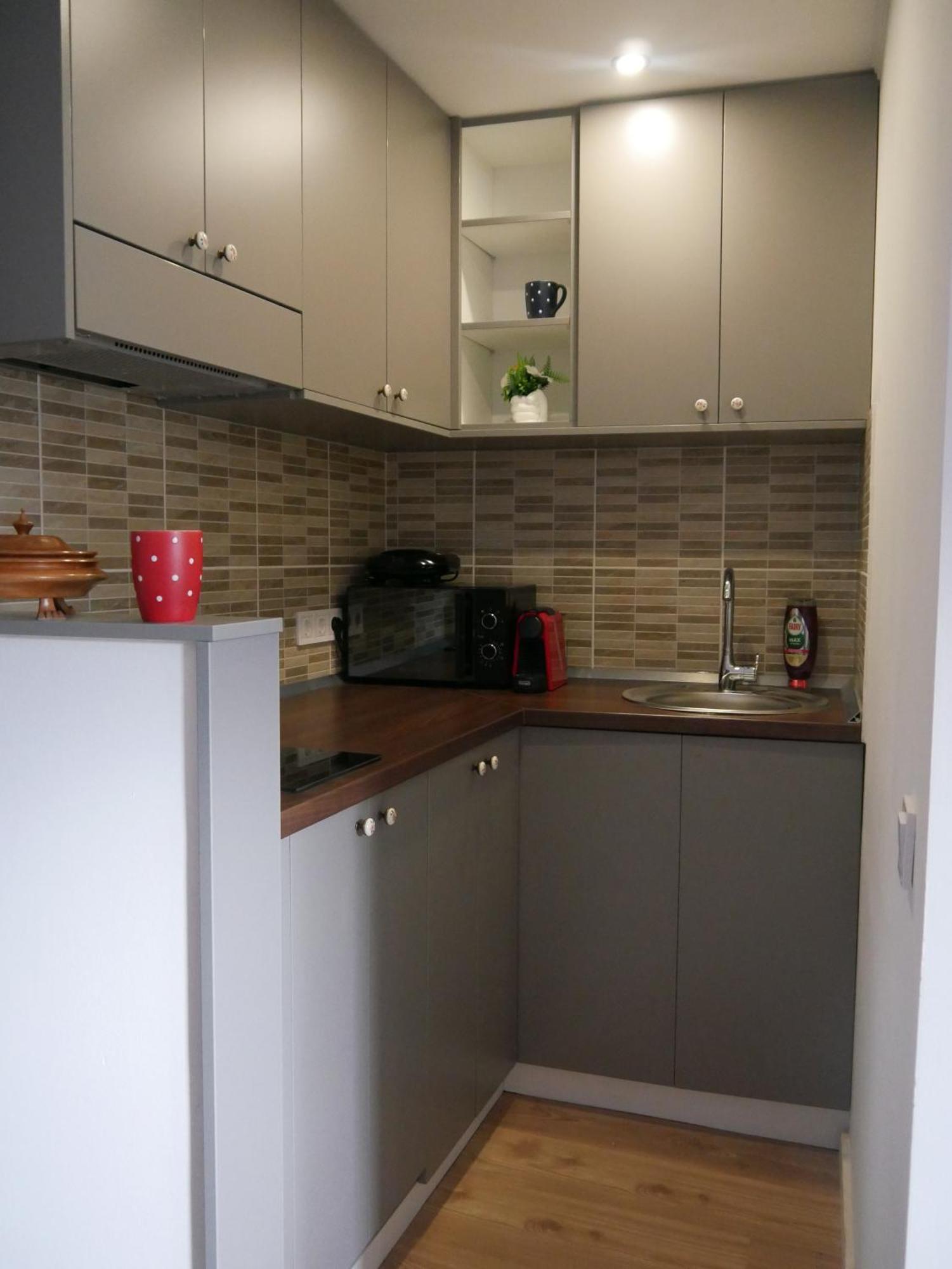 Free Garage In The Center-delicia 4 Studio! *
